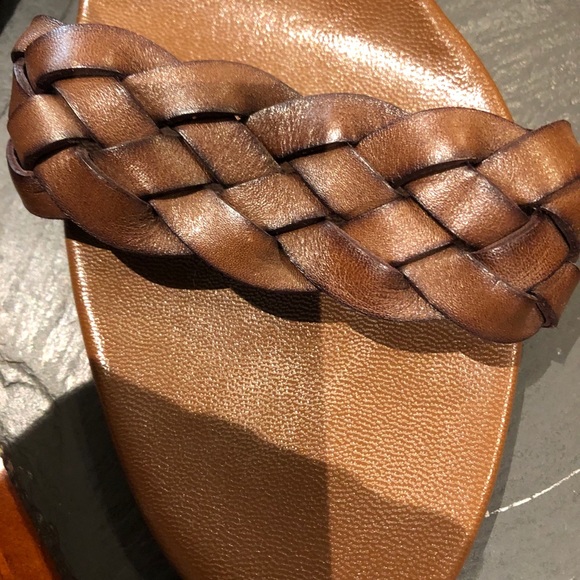 Gucci Sandals Woven Mules - Picture 2 of 9
